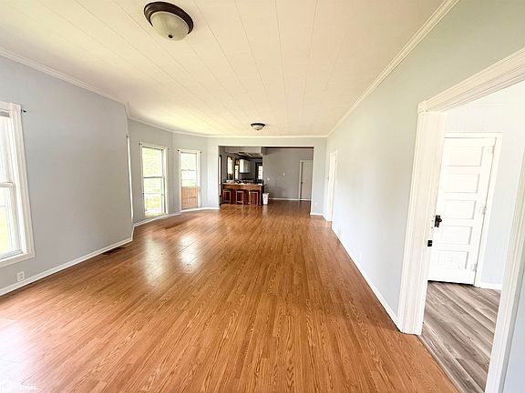 2nd image of 414 E Sheridan Ave