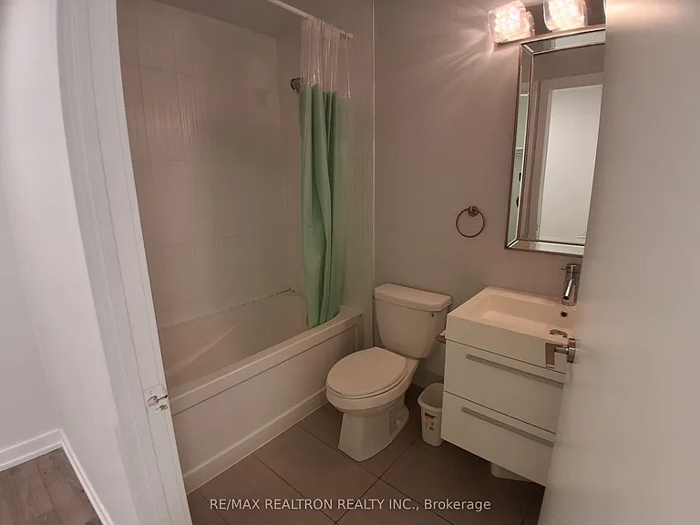 297 College St #821 — Photo 11