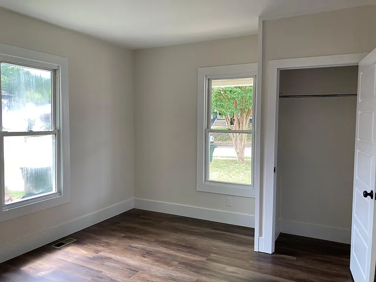 37 Douglas Ave NW — Photo 8
