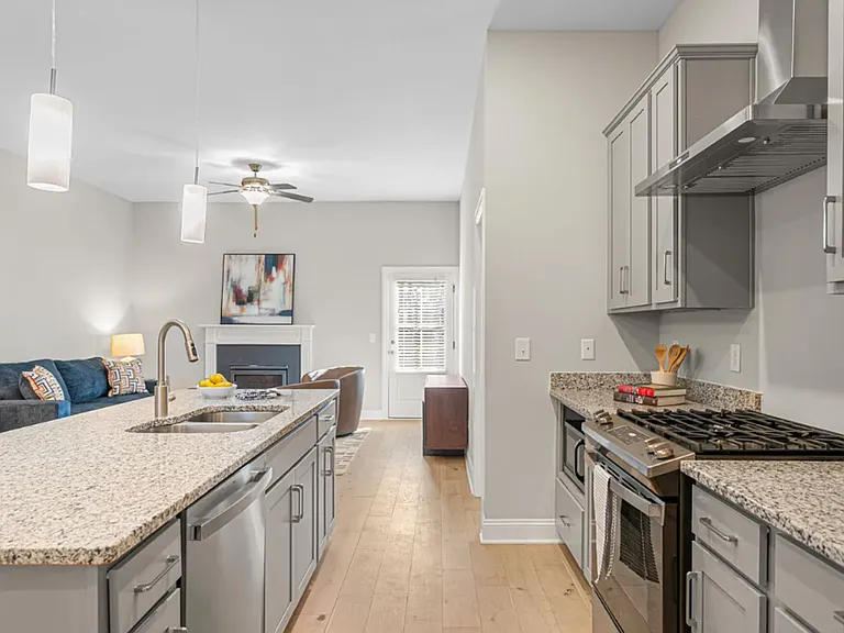 City Pointe Townhomes — Photo 6
