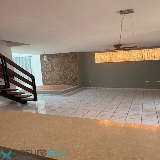 4 bed, 2.5 bath, 1750 sqft, $2,000 — Photo 4