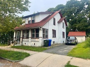 90 Rochelle St, Springfield, MA 01109