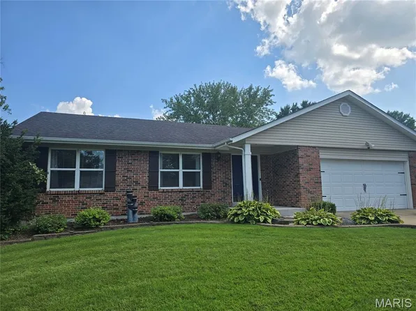 104 Cedar Crest Ct, Weldon Spring, MO 63304