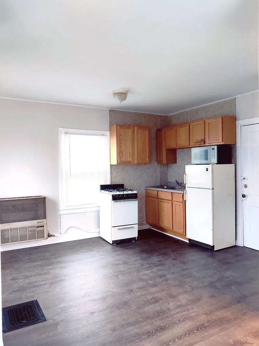Building Photo - 114 Clark St #4