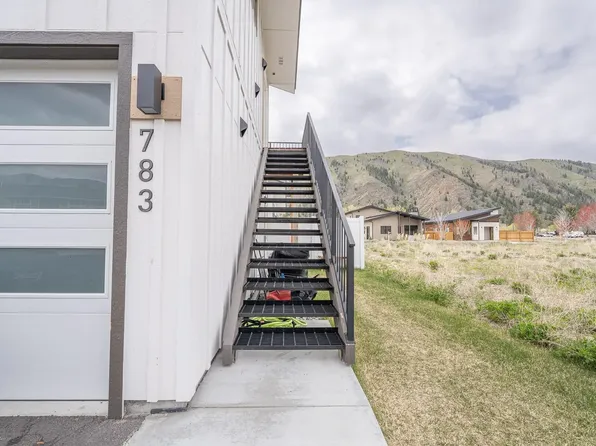 783 N 2nd Ave, Hailey, ID 83333