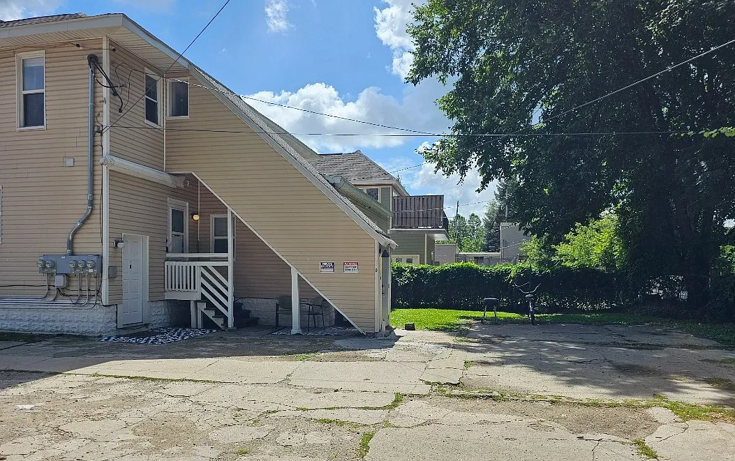 3 bed, 1085 sqft, $1,625 — Photo 3