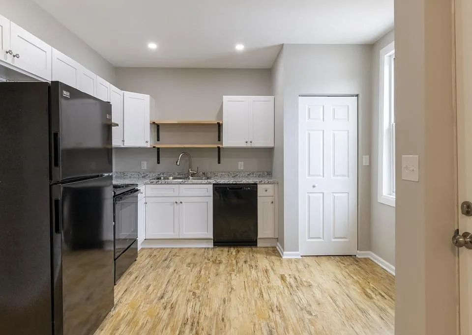 810 W Lehman St