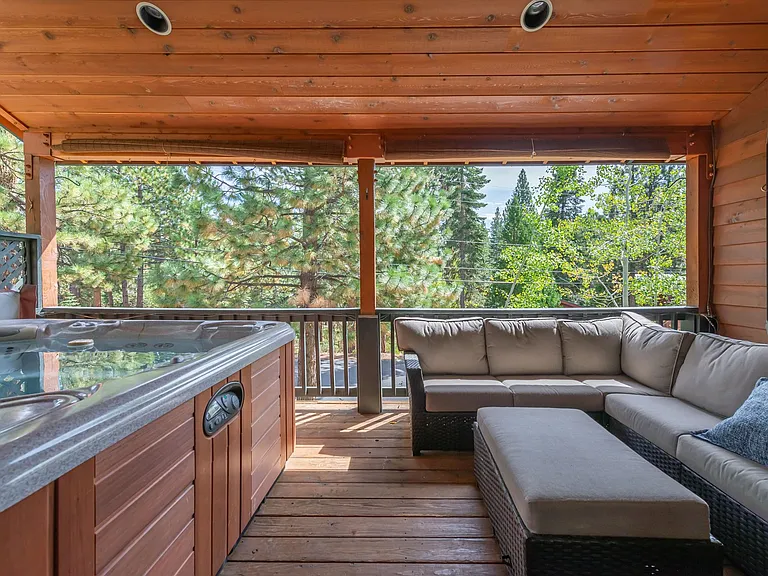 7611 Kingswood Dr — Photo 3