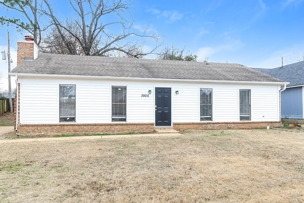 3 bed, 2.0 bath, 1334 sqft, $1,395 — Photo 3