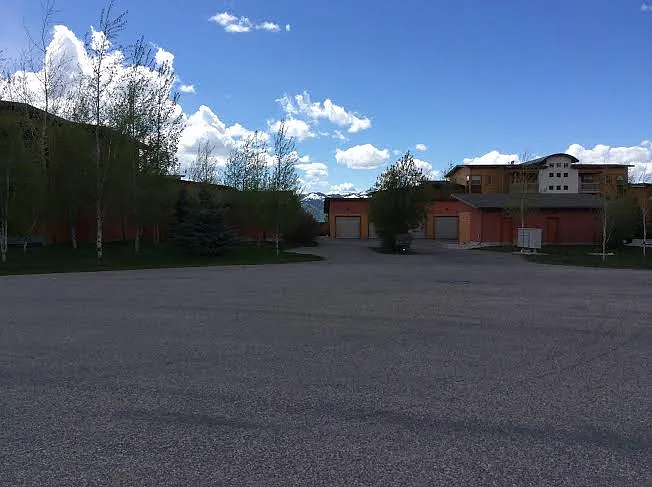2 bed, 2.0 bath, 900 sqft, $2,350 — Photo 3