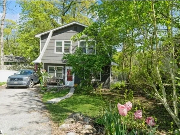 52 Old Coach Rd, Vernon Twp., NJ 07462