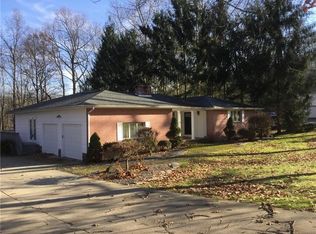 101 Parkview Dr, Clark, PA 16113