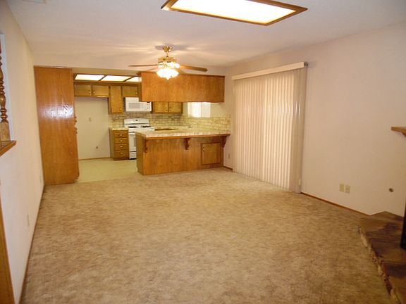 5th image of 792 Somerset Ct