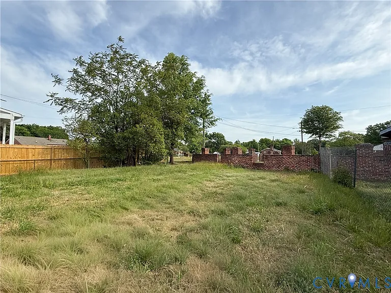 2706 Selden St — Photo 16