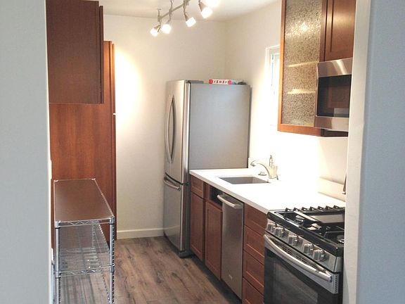 4th image of 220 Longfellow Ave
