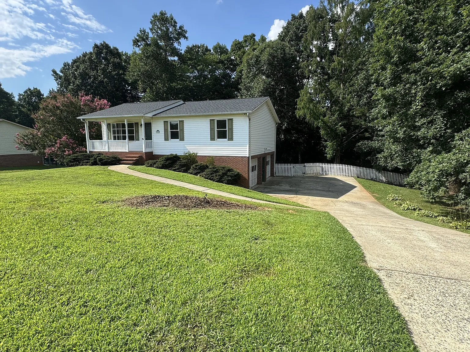 Kentland Dr, King — Photo 2