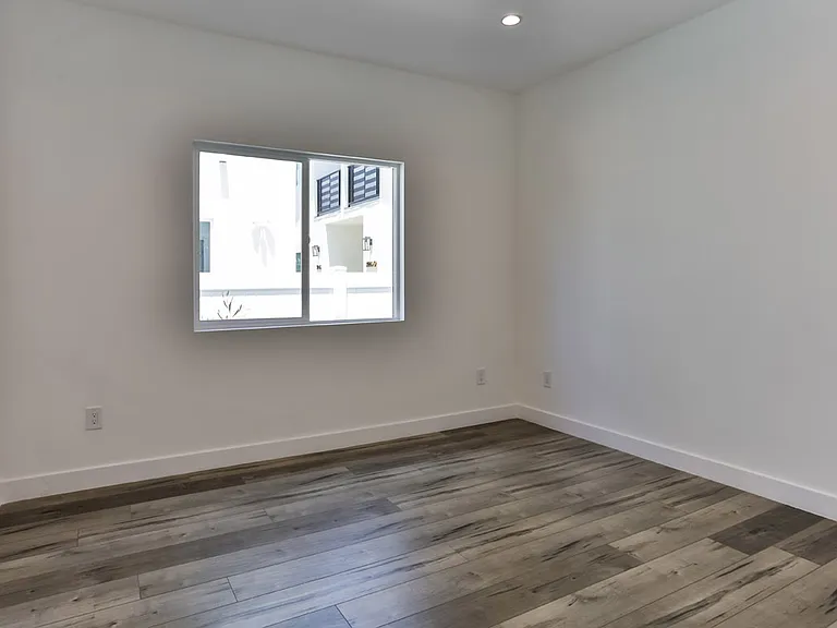 3946 S Budlong Ave #1/2 — Photo 15