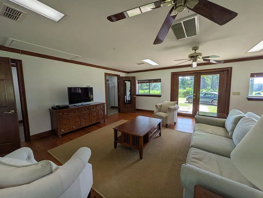 1 bed, 966 sqft, $1,200 — Photo 3