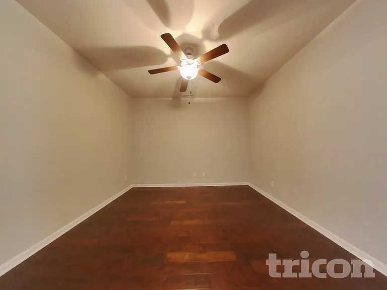 202 Ashmere Ct — Photo 3
