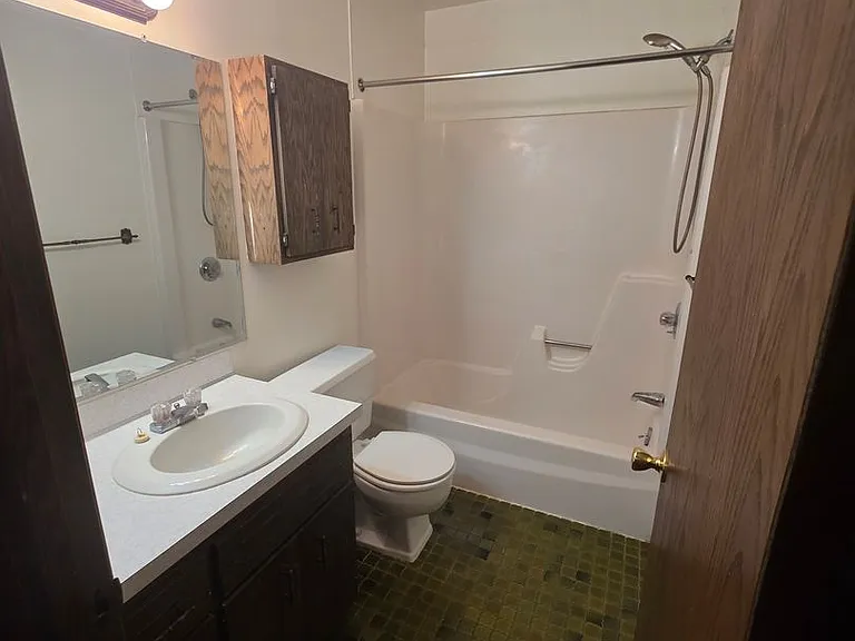 1927 Hartle Ave — Photo 10