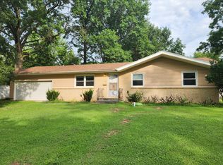 303 N Hudson St, Windsor, MO 65360