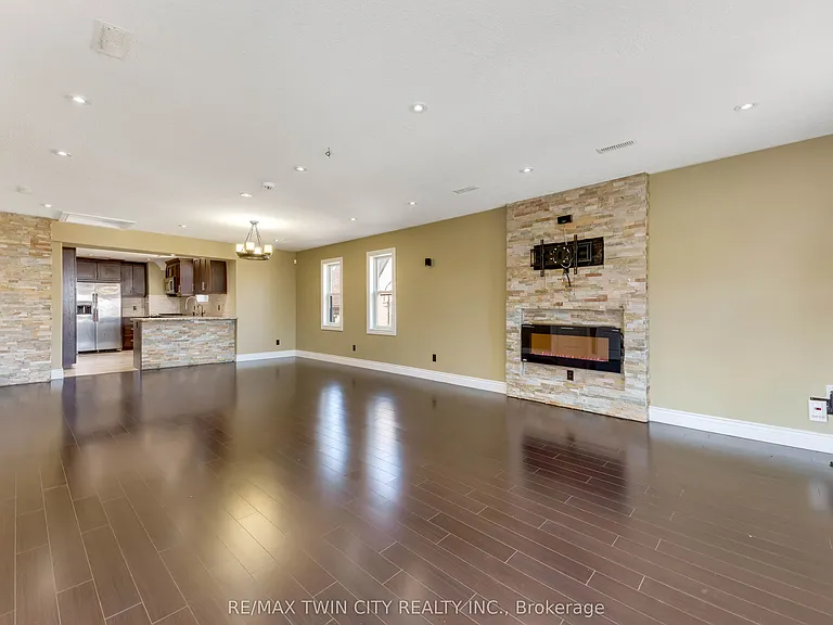 561 Queen St S #UPPER — Photo 3