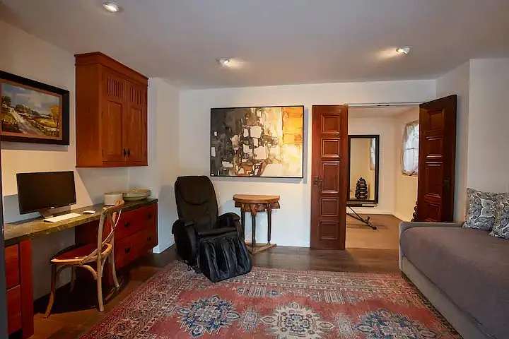 1685 N Hill Ave — Photo 27