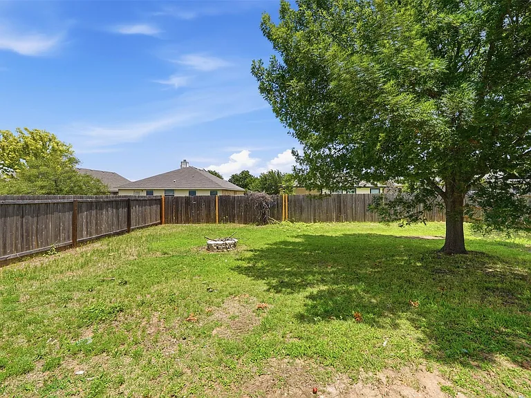 104 Carol Ave — Photo 33