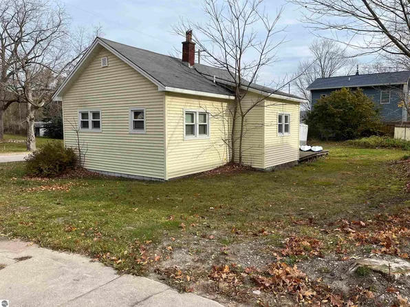 239 Cartwright St, Elberta, MI 49628