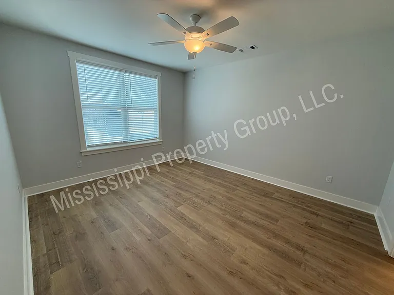 611 Miramar Ln — Photo 10
