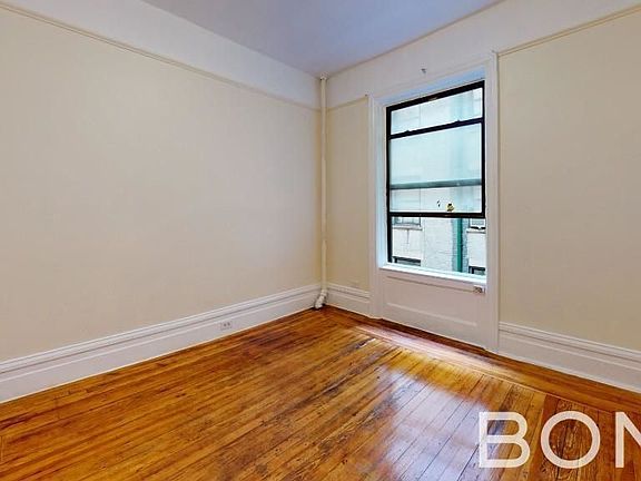3rd image of 3551 Broadway #35