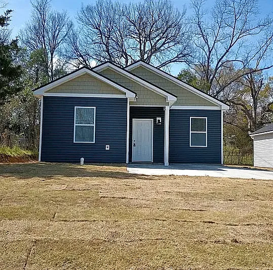 3 bed, 1323 sqft, $1,450 — Photo 2