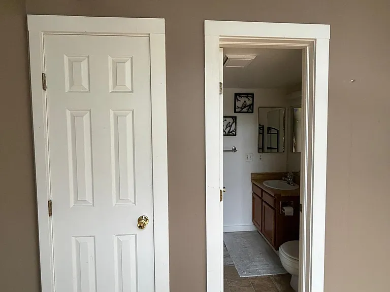 Secondary bathroom and closet