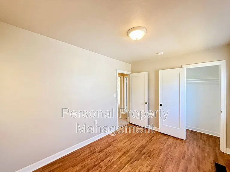506 W 39th St — Photo 13