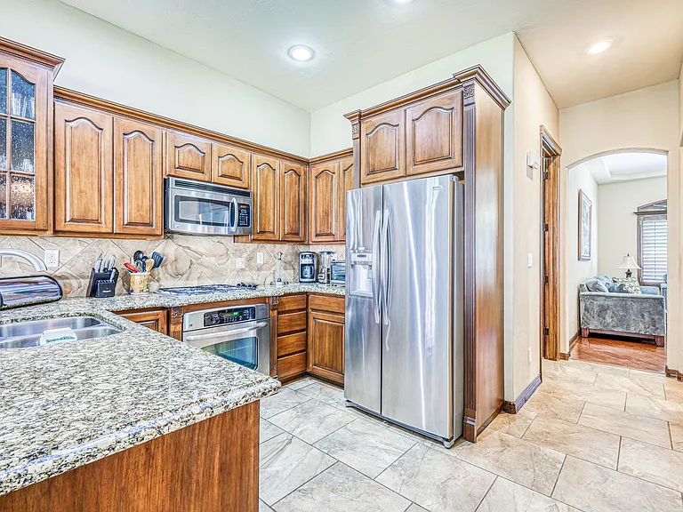 6459 Snowheights Ct — Photo 15