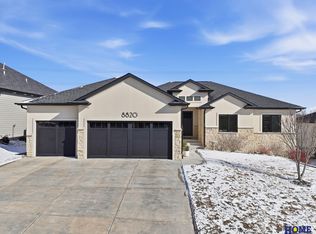 8820 Gold Dust Rd, Lincoln, NE 68526
