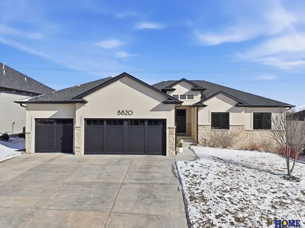 8820 Gold Dust Rd, Lincoln, NE 68526