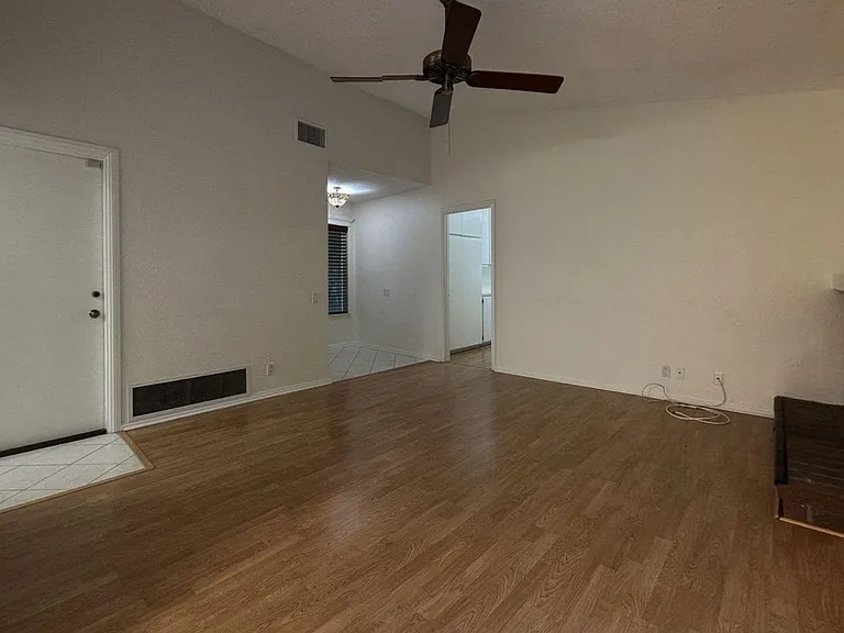 6064 Laura Ln — Photo 4
