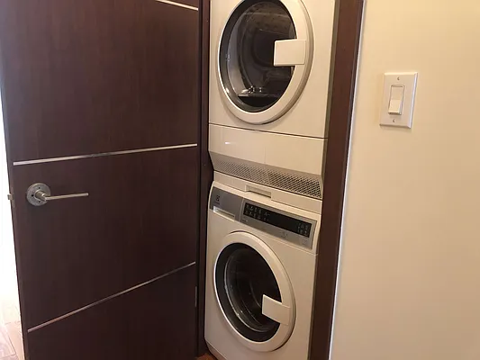 Rented by 18 REALTY | media 16