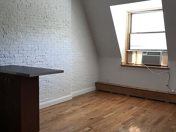 3rd image of 121 W 95th St APT 4F