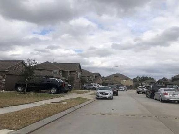 Exterior Neighborhood (street photo)