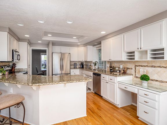 5th image of 2928 Flint Ridge Ave
