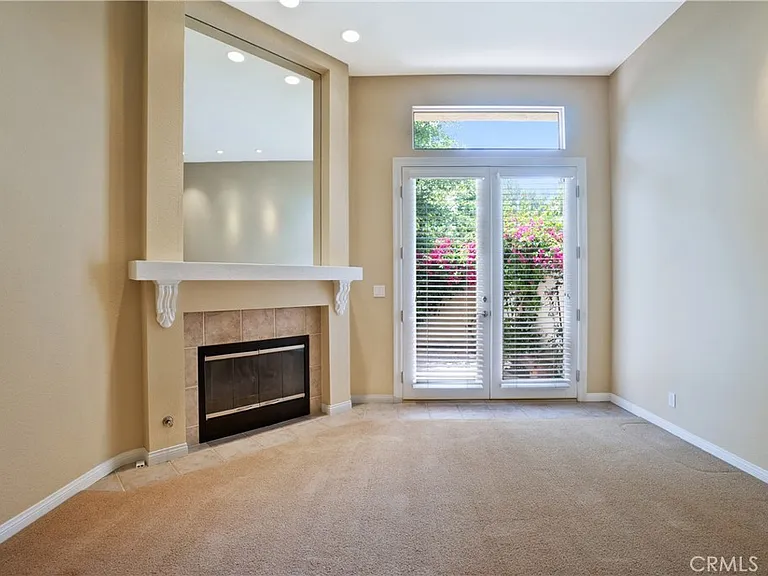 3055 E Hillcrest Dr — Photo 6
