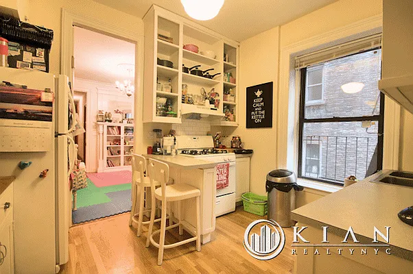 Rented by Kian Realty | media 18