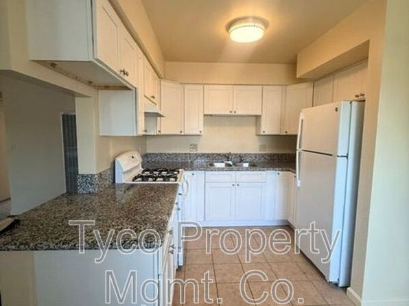 591 D St APT I