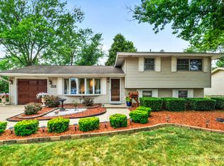 1128 S Braintree Dr, Schaumburg, IL 60193