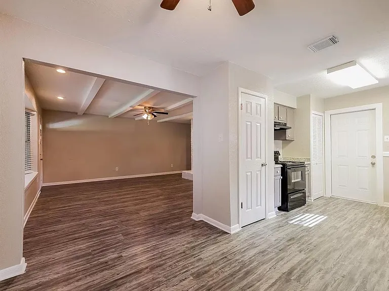 16738 Barcelona Dr — Photo 6