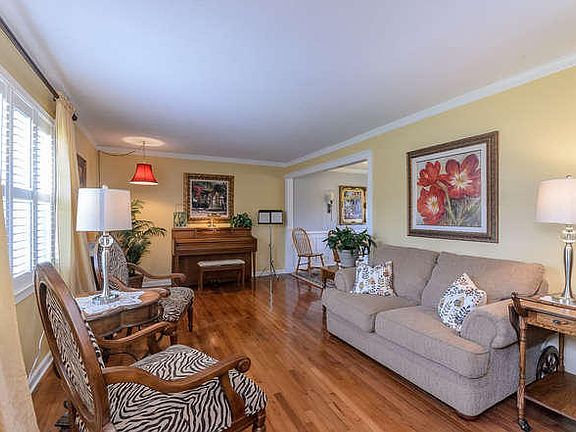 5th image of 8602 Peppertree Ln