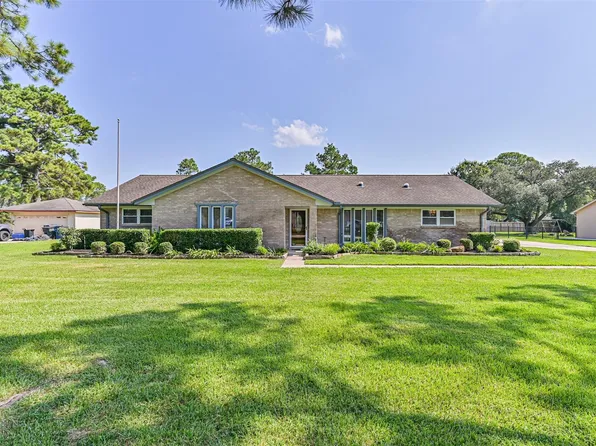 803 Greenbriar Dr, Friendswood, TX 77546