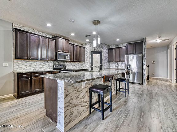 4th image of 643 DRYSDALE Drive